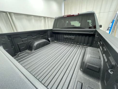 New 2026 GMC Sierra 1500 SLE image 8