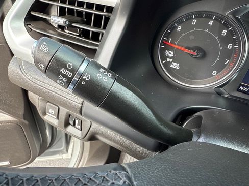 Used 2023 GMC Acadia SLT image 38