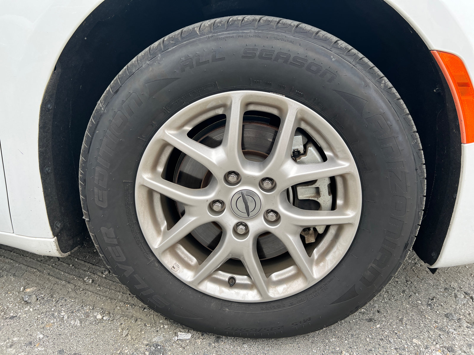 Used 2024 Chrysler Pacifica Touring-L FWD image 15
