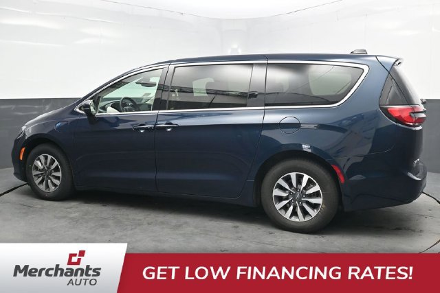 Used 2023 Chrysler Pacifica Touring-L FWD image 4