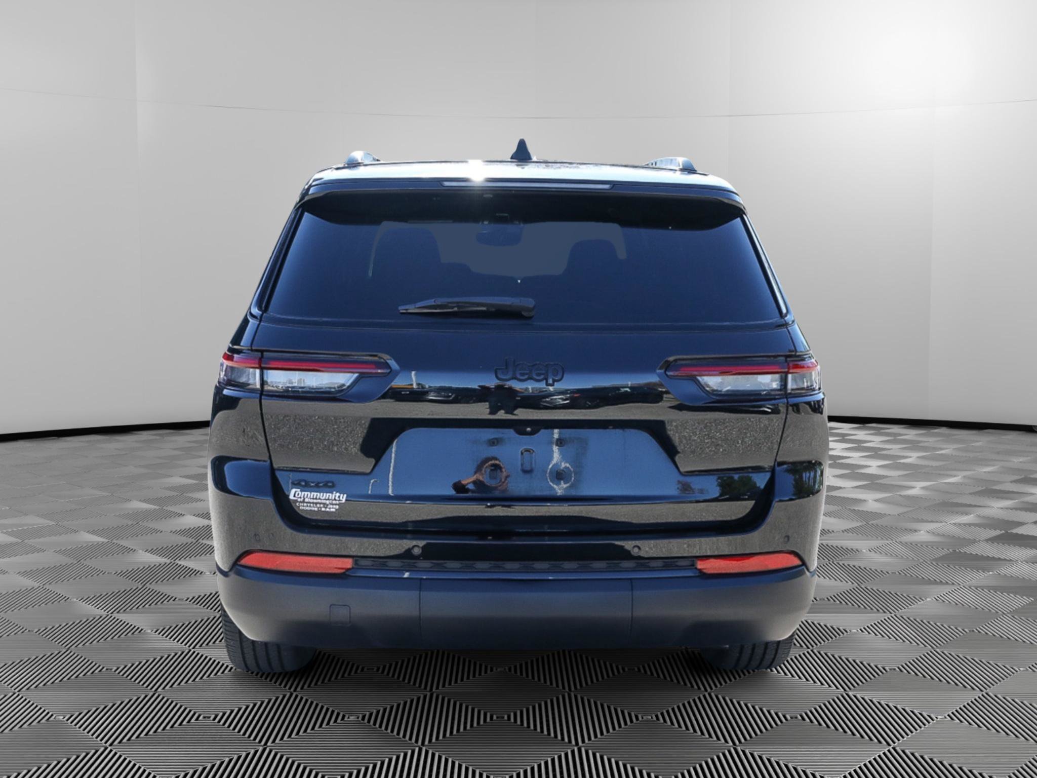 Used 2023 Jeep Grand Cherokee L Laredo AWD/4WD image 6