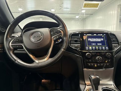 Used 2021 Jeep Grand Cherokee Limited image 11