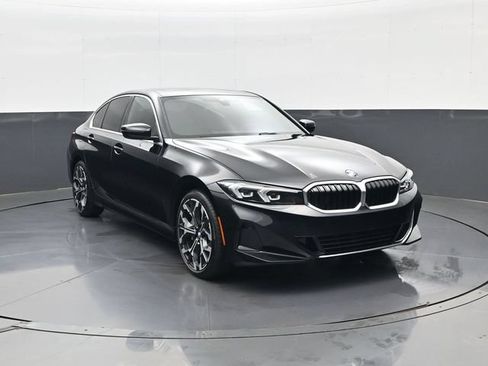 Used 2025 BMW 330i xDrive Sedan w/ Premium Package AWD/4WD image 3