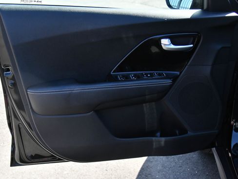 Used 2022 Kia Niro EX FWD image 14