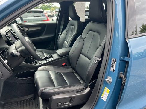 Certified 2023 Volvo XC40 B5 Plus w/ Driver Assist Package AWD/4WD image 10