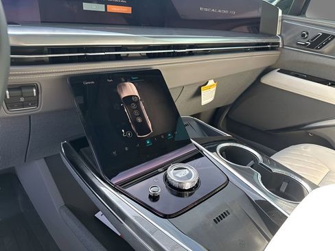 New 2026 Cadillac Escalade IQ Luxury 1 w/ LPO, Floor Liner Package AWD/4WD image 38