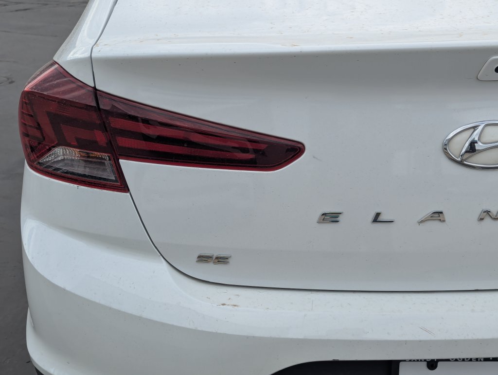 Used 2019 Hyundai Elantra SE w/ Cargo Package FWD image 4