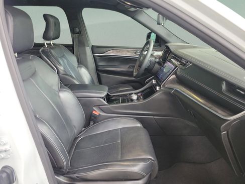 Used 2022 Jeep Grand Cherokee Overland w/ Luxury Tech Group IV image 10