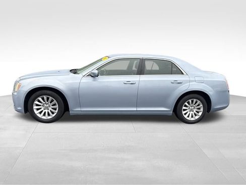 Used 2012 Chrysler 300 image 2