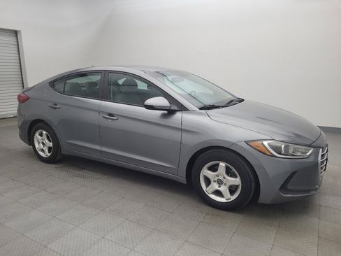 Used 2017 Hyundai Elantra SE image 10