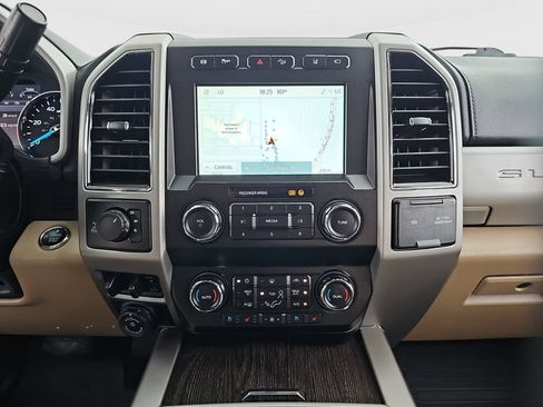 Used 2021 Ford F250 Lariat w/ Lariat Ultimate Package AWD/4WD image 15