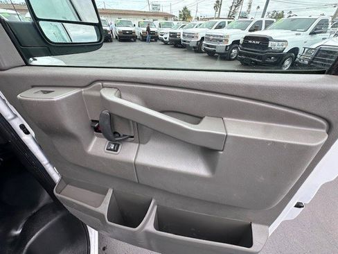 Used 2016 Chevrolet Express 2500 image 21