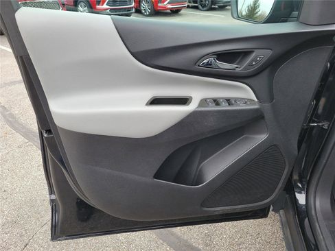 Used 2024 Chevrolet Equinox LS w/ LS Convenience Package image 17