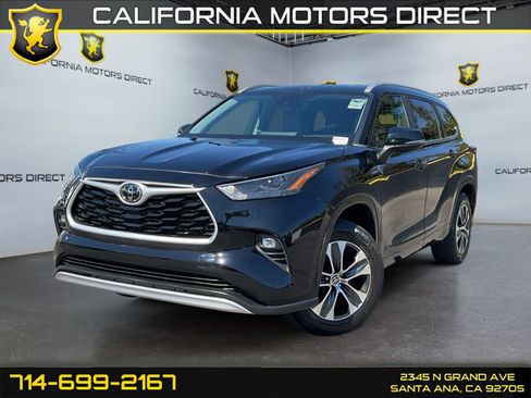 Used 2023 Toyota Highlander XLE FWD image 1