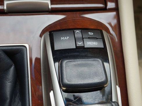 Used 2017 Lexus LS 460 image 40