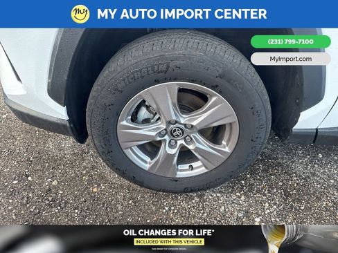 Used 2025 Toyota RAV4 XLE image 6