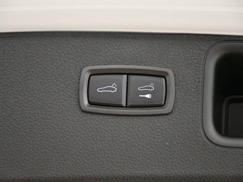 Certified 2025 Porsche Macan image 59