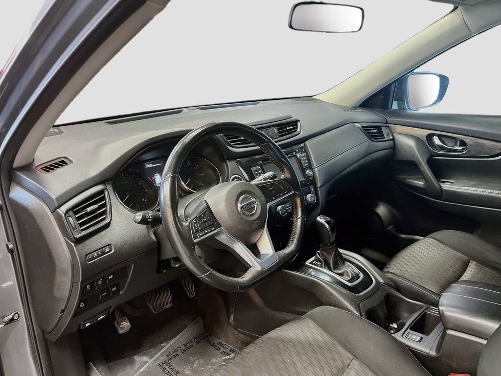 Used 2017 Nissan Rogue SV w/ SV Premium Package FWD image 9
