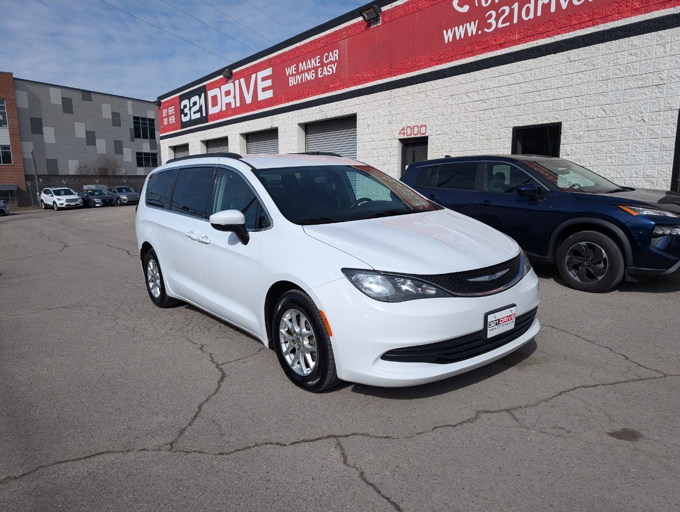 Used 2020 Chrysler Voyager Lxi FWD image 4