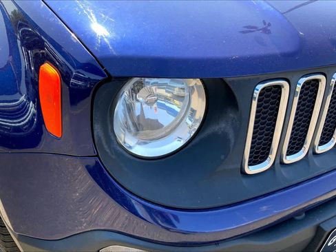 Used 2016 Jeep Renegade Latitude FWD image 28