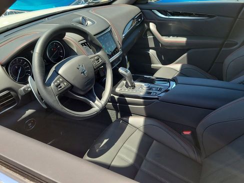 Used 2024 Maserati Levante GT Ultima image 5
