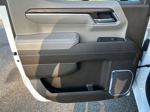 Used 2025 GMC Sierra 1500 SLT image 26