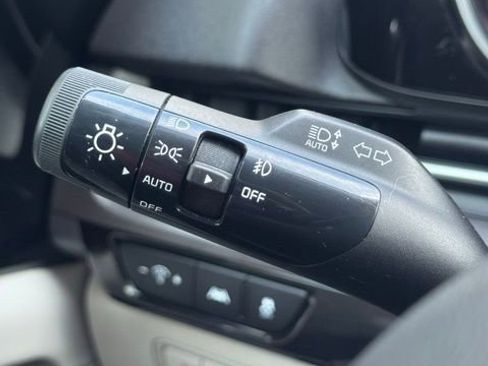 Used 2022 Kia Carnival SX image 9