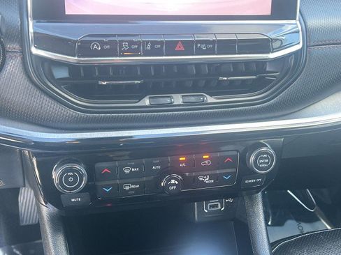 Used 2022 Jeep Compass Trailhawk w/ Trailhawk Elite Group image 17