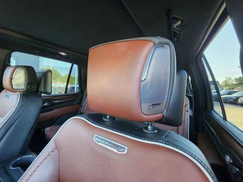 Used 2023 GMC Yukon Denali Ultimate AWD/4WD image 13