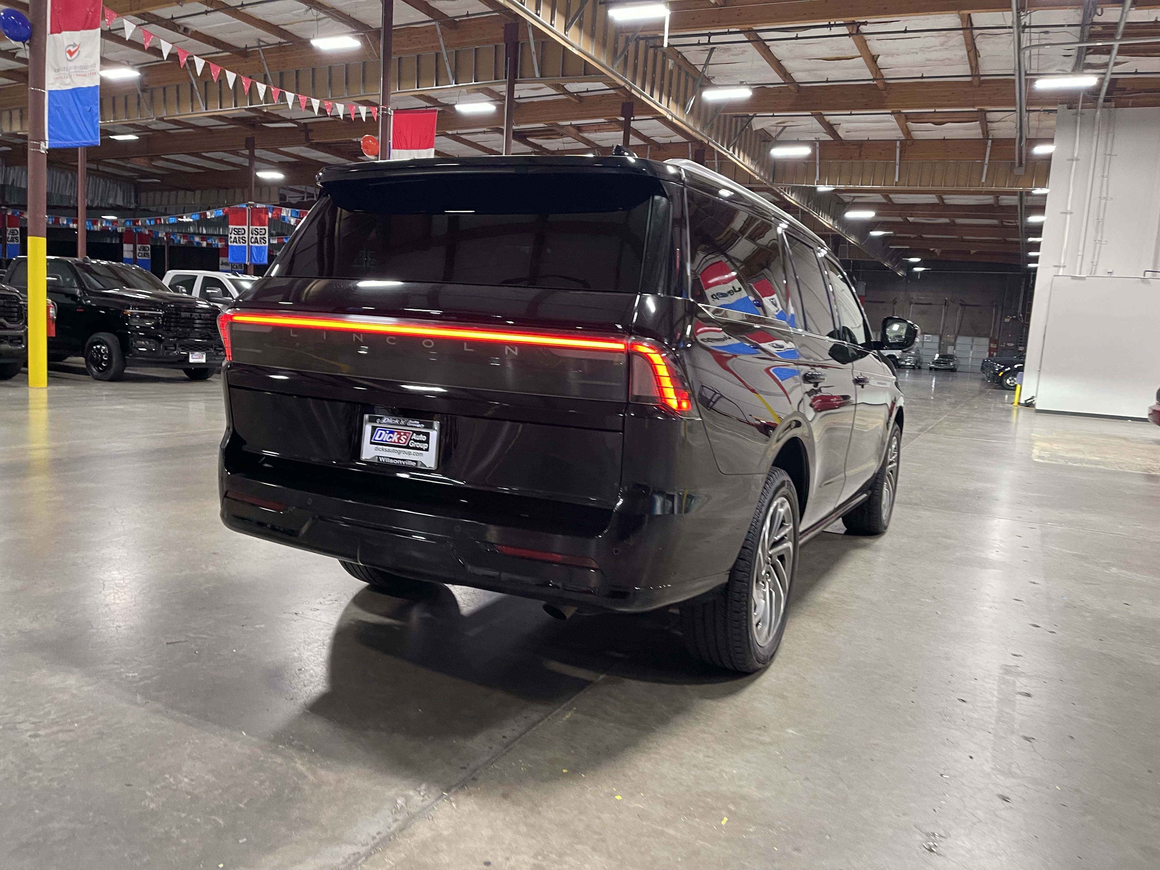 Used 2025 Lincoln Navigator Reserve AWD/4WD image 5