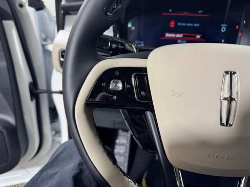 New 2026 Lincoln Corsair Premiere image 27