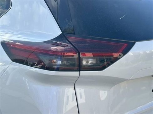 Used 2024 Nissan Rogue Platinum w/ Platinum Premium Package image 7