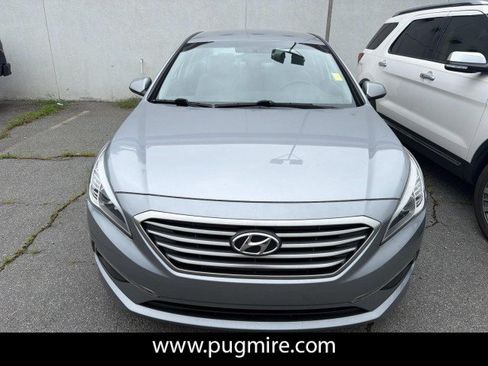 Used 2015 Hyundai Sonata SE w/ Option Group 02 FWD image 2
