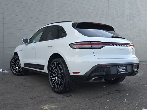 Certified 2025 Porsche Macan image 3