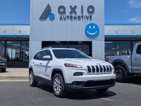 Used 2018 Jeep Cherokee Latitude w/ Cold Weather Group AWD/4WD image 1