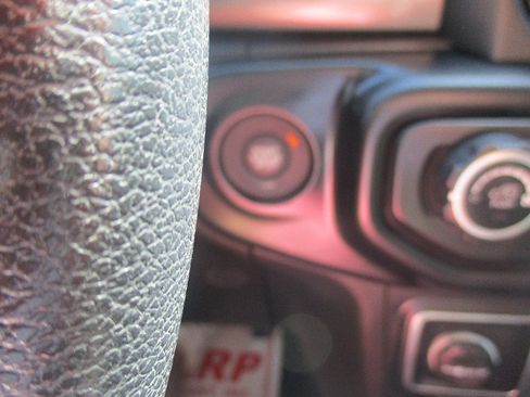 Used 2019 Jeep Wrangler Sport AWD/4WD image 6