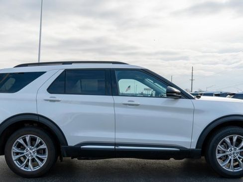 Used 2024 Ford Explorer XLT w/ Equipment Group 202A image 5