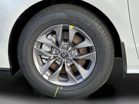 New 2026 Toyota Sienna XLE FWD image 28