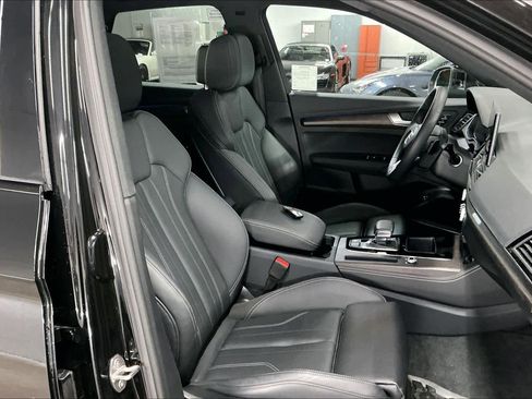 Used 2025 Audi Q5 e Premium Plus w/ Premium Plus Package image 10