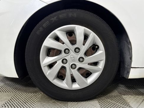Used 2019 Hyundai Elantra SE w/ Cargo Package FWD image 22