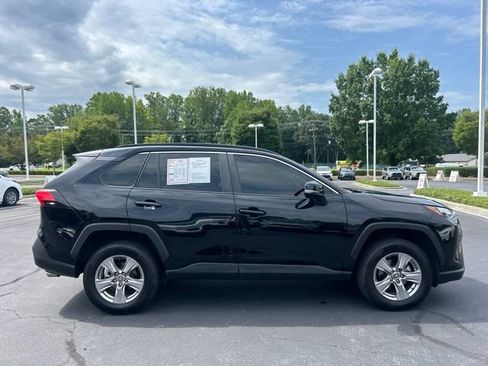 Used 2022 Toyota RAV4 XLE FWD image 5