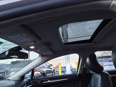 Used 2019 Ford Fusion Titanium image 10