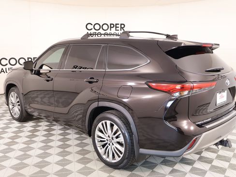Used 2022 Toyota Highlander Platinum image 24