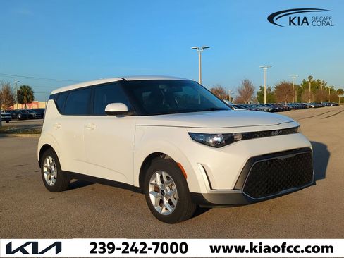Certified 2023 Kia Soul LX w/ Option Group 015 image 2