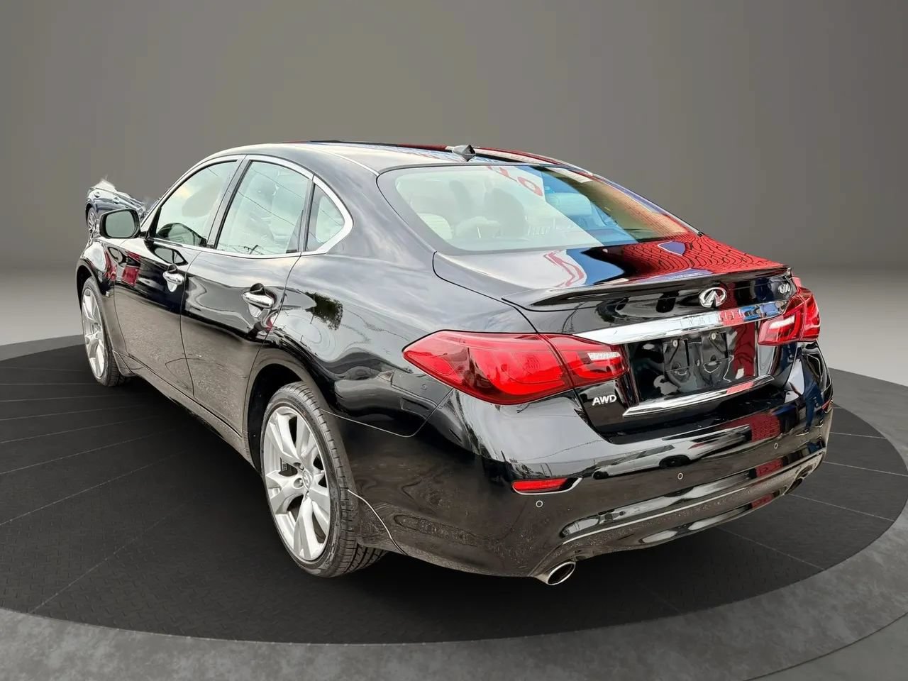Used 2015 INFINITI Q70 3.7 w/ Deluxe Touring Package AWD/4WD image 6
