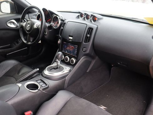 Used 2009 Nissan 370Z Touring w/ Sport Pkg image 16