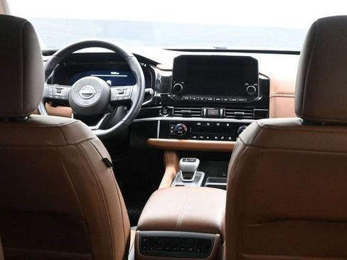 Used 2025 Nissan Pathfinder Platinum FWD image 17