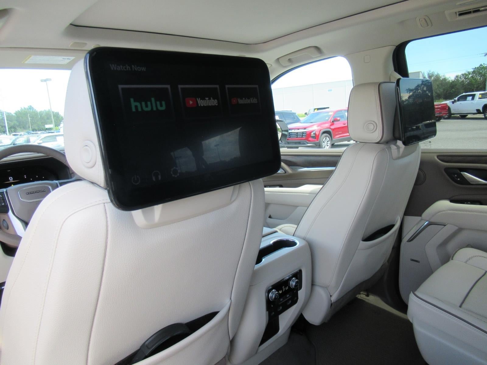 Used 2024 GMC Yukon XL Denali RWD image 17