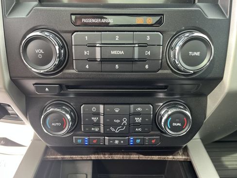 Used 2018 Ford F250 Lariat w/ Lariat Ultimate Package AWD/4WD image 24