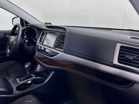 Used 2019 Toyota Highlander XLE image 30